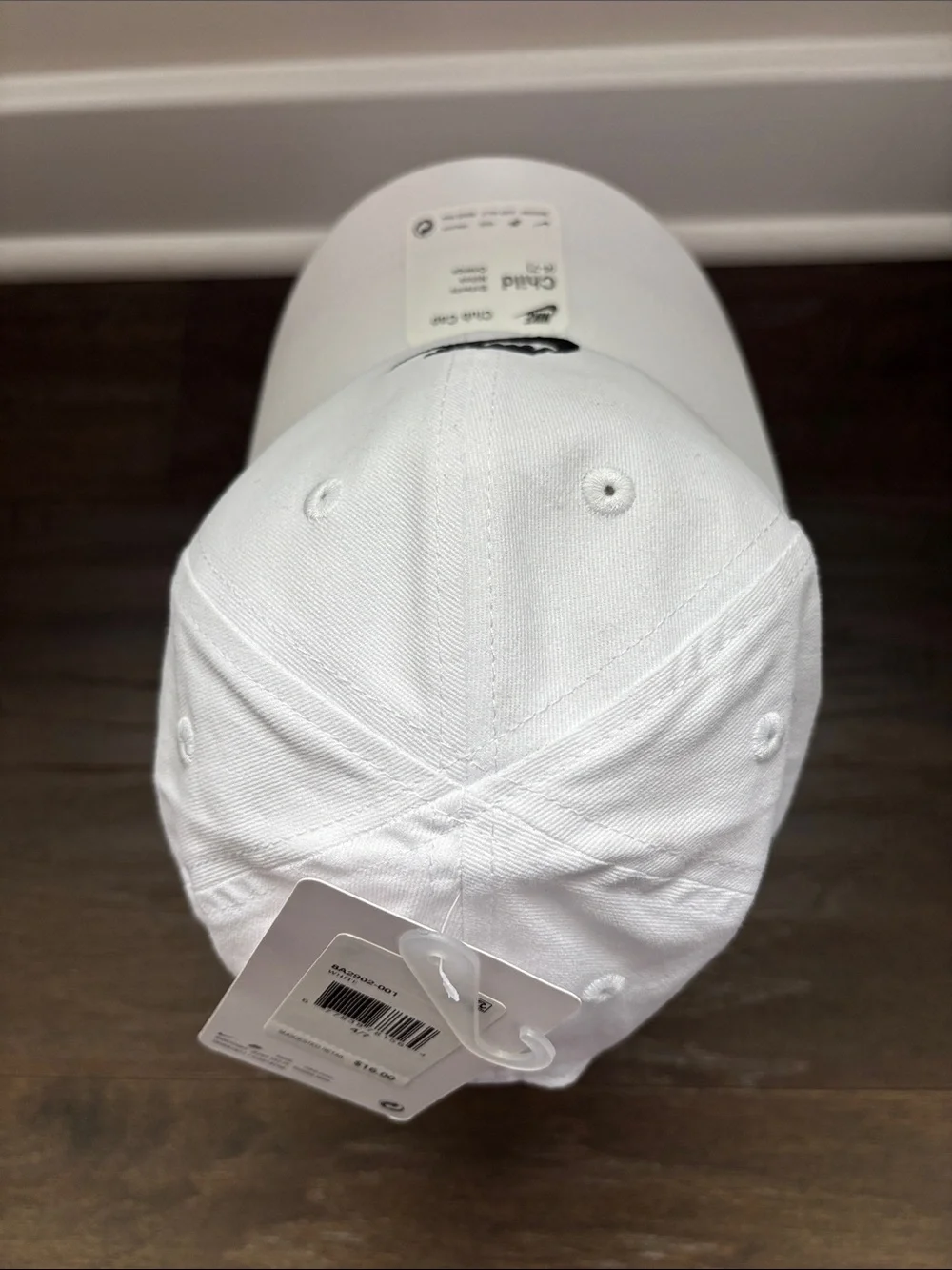 Nike Club Cap Swoosh embroidered logo,velcro back,6 vent panel, summer sun